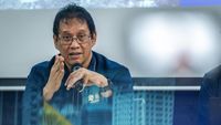 Kereta Cepat Whoosh melaju di jalur layang. Pengelolaan utang proyek ini resmi dialihkan ke Kementerian Keuangan mulai 15 September 2024.