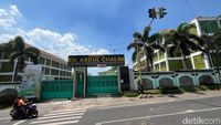 Tim kepolisian melakukan olah tempat kejadian perkara (TKP) di lokasi brankas Universitas KH Abdul Chalim yang dibobol maling.