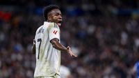 Vinicius Junior beraksi memukau bersama Real Madrid. Sang bintang Brasil dipastikan bertahan di Santiago Bernabéu, mengakhiri spekulasi transfer ke Arsenal dan harapan The Gunners.