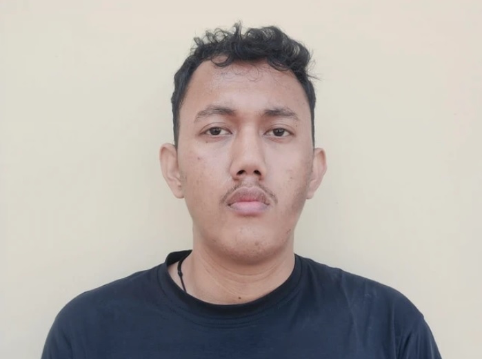 Saepul, tersangka kasus pembunuhan mutilasi di Depok, diduga kuat menjual motor dan HP korban Kunaefi melalui Facebook.