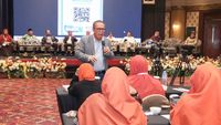 Wakil Ketua Badan Sosialisasi MPR, Abidin Fikri, menyampaikan pandangannya mengenai sejarah dan urgensi pelestarian Pancasila sebagai fondasi ideologi negara.