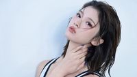 Wu Yanni, atlet lari gawang Tiongkok, merayakan kemenangannya setelah membungkam kritik dengan serangkaian prestasi gemilang.
