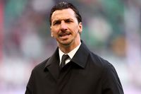 Zlatan Ibrahimovic saat beraksi di lapangan hijau. Sosoknya tetap menjadi pusat perhatian bahkan setelah gantung sepatu.