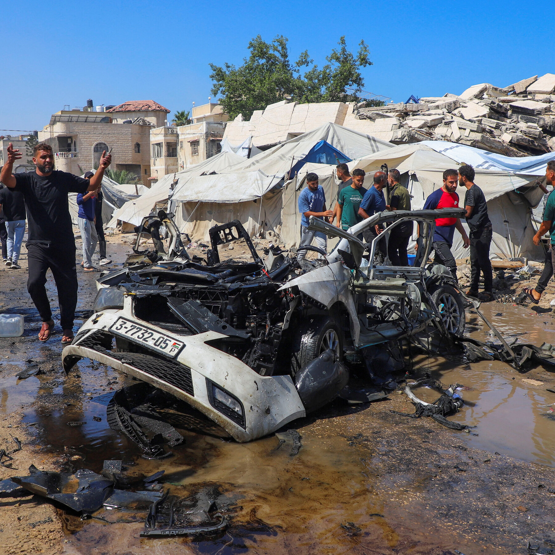 Pasukan Israel beroperasi di Jalur Gaza, lokasi serangan mematikan yang menewaskan empat orang dan memicu kekhawatiran baru akan nasib gencatan senjata.