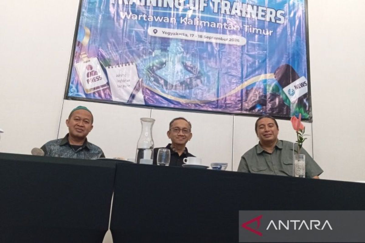 Aktivitas penambangan batu bara di Kalimantan Timur, salah satu penopang utama pertumbuhan ekonomi provinsi.