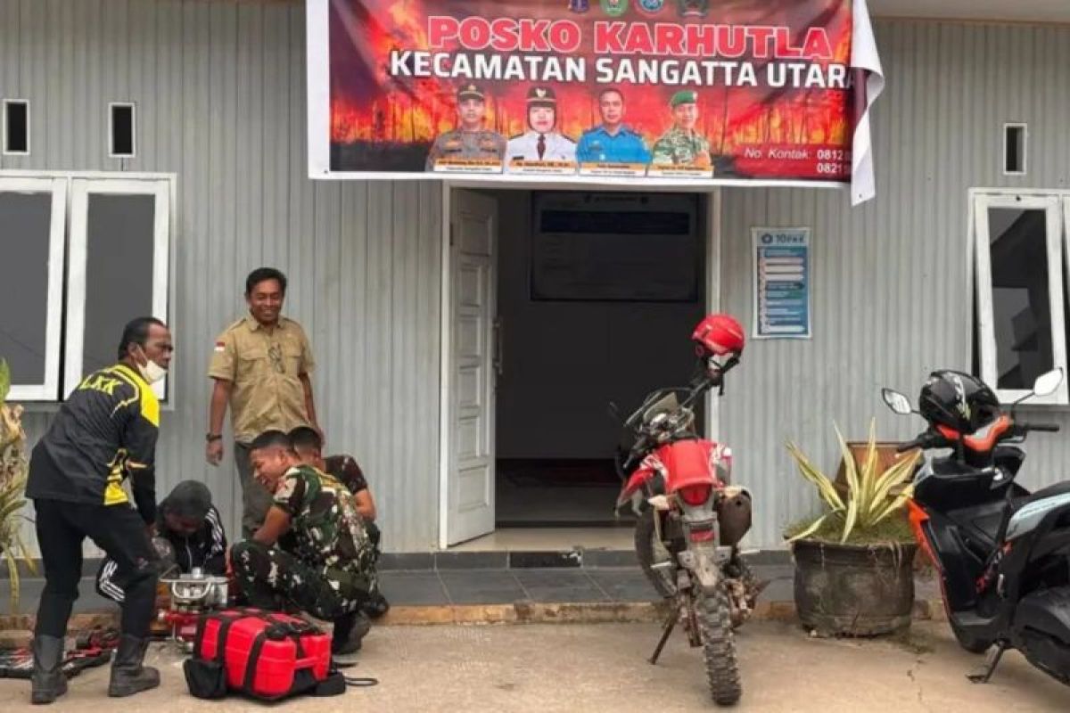 Tim gabungan bersiaga di Posko Penanganan Dampak Pencemaran Udara, siap melayani masyarakat dan mengatasi kebakaran hutan.