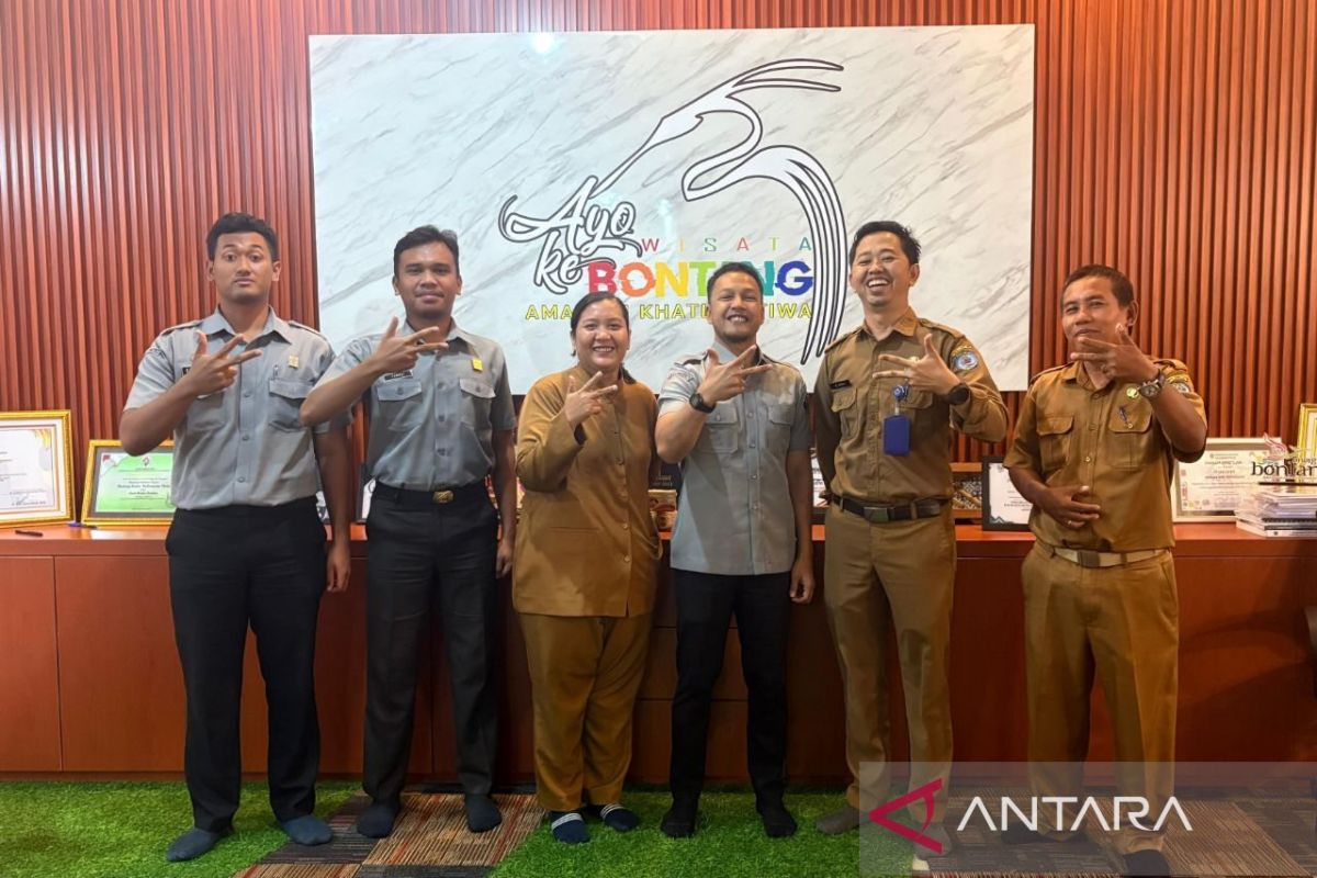 Petugas Kemenkumham Kaltim tengah memberikan edukasi terkait pentingnya perlindungan kekayaan intelektual kepada pelaku UMKM di Kalimantan Timur.