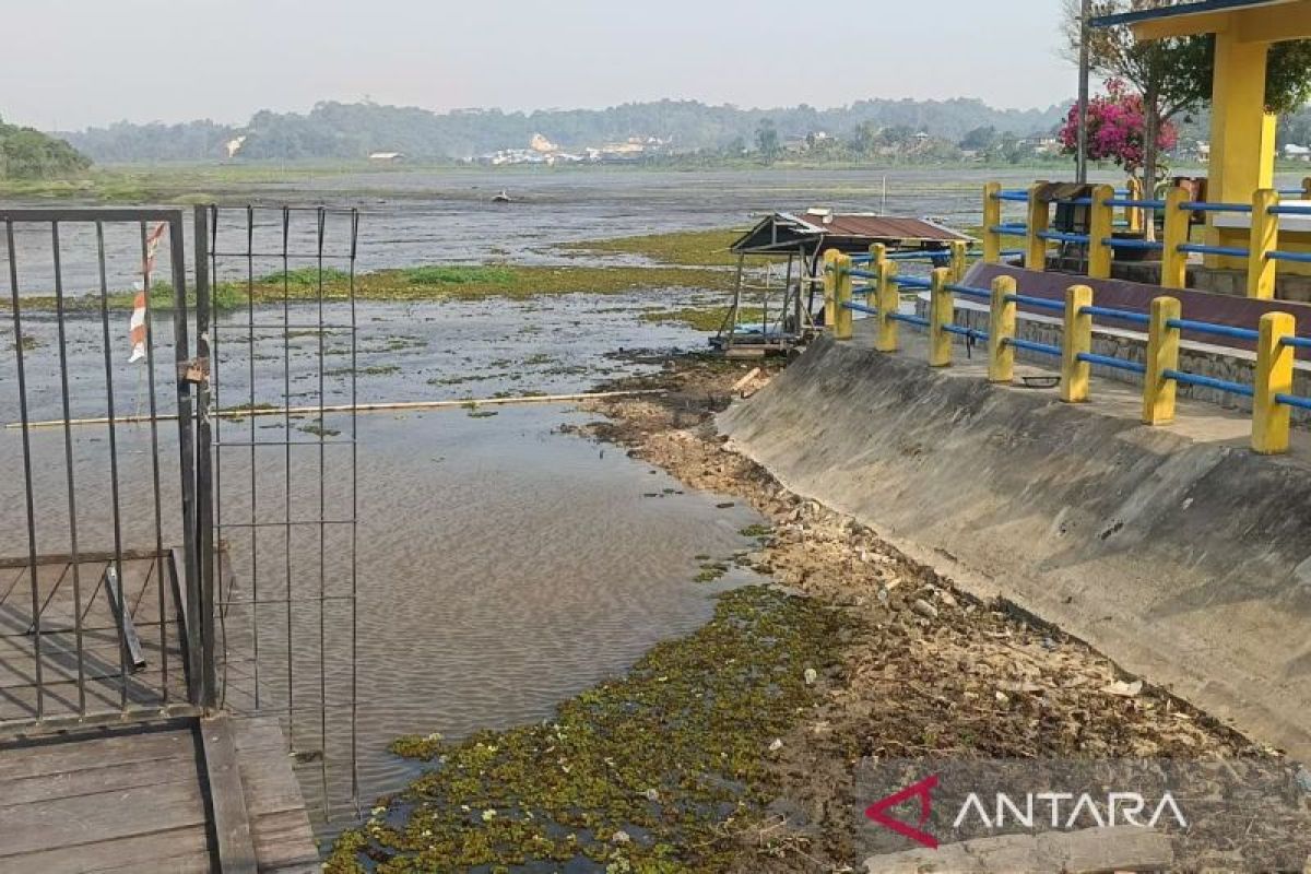 Bendungan Lempake, infrastruktur vital yang menjadi tulang punggung pasokan air baku bagi masyarakat Samarinda, terus dijaga kapasitasnya di tengah ancaman kekeringan.