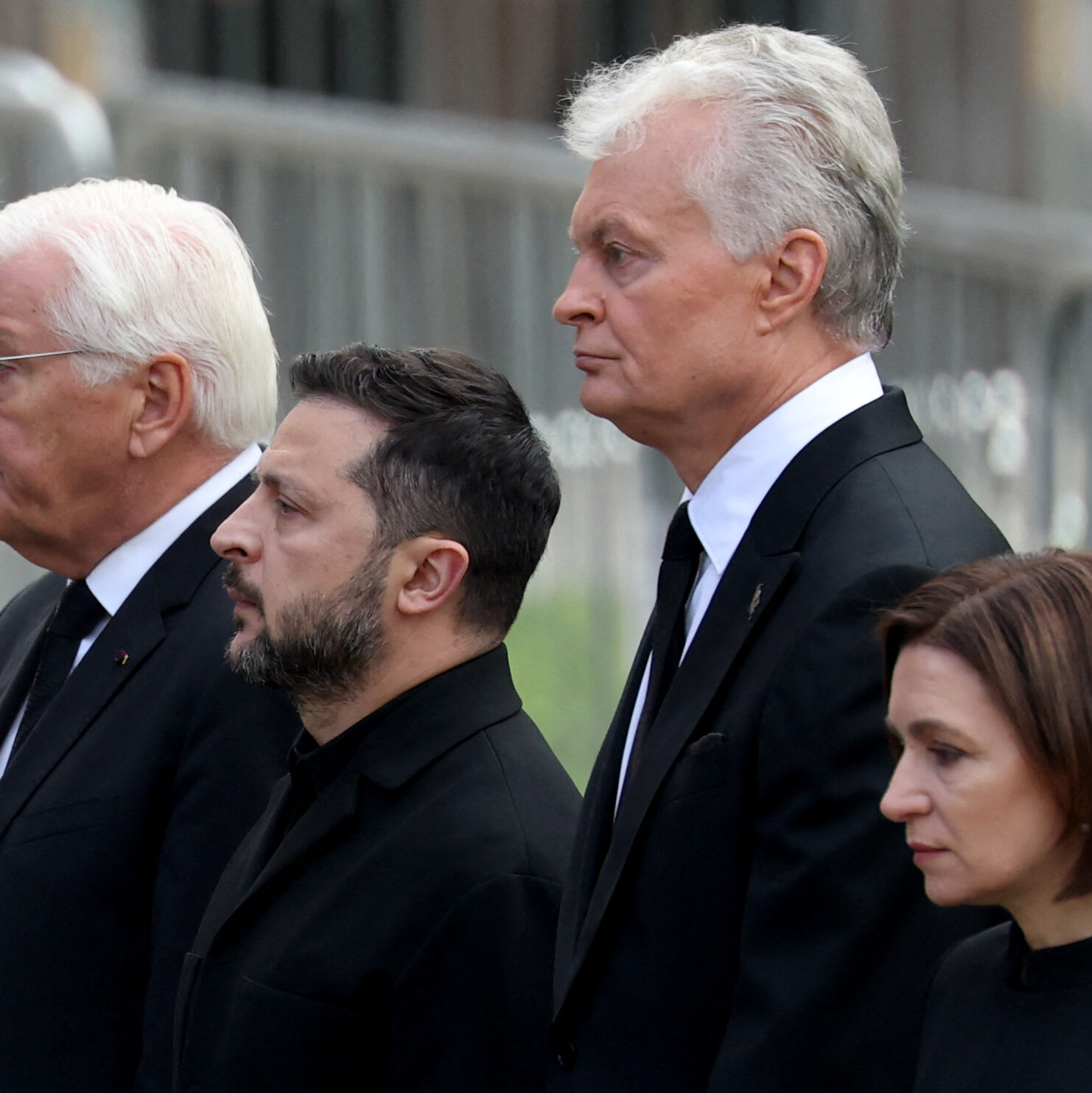 Presiden Ukraina Volodymyr Zelensky di antara perjalanan diplomatiknya. Insiden drone di Moldova menyoroti tantangan keamanan perjalanan para pemimpin di tengah konflik.