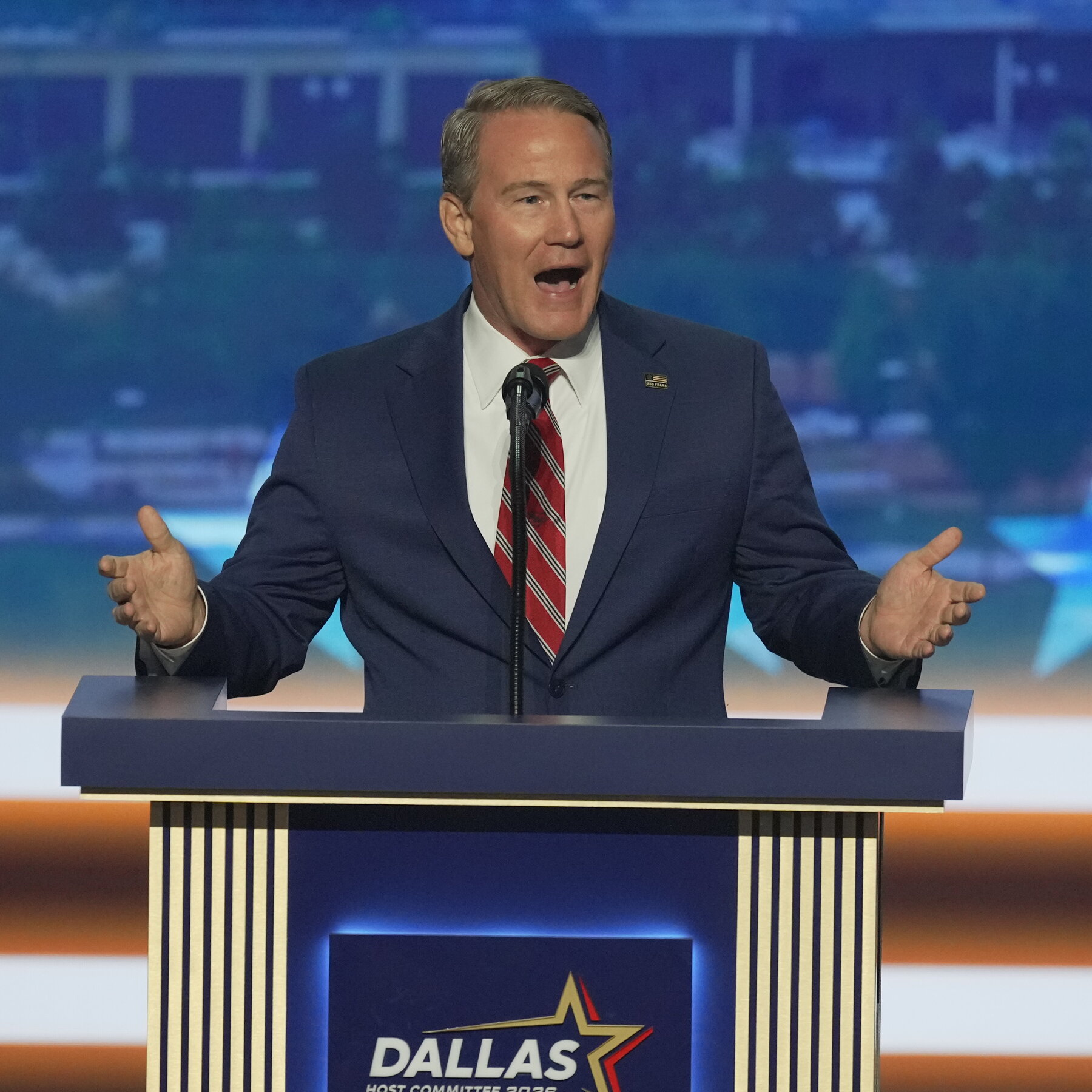 Senator Jon Husted menghadapi tantangan kampanye setelah pemecatan direktur politiknya akibat kontroversi media sosial.