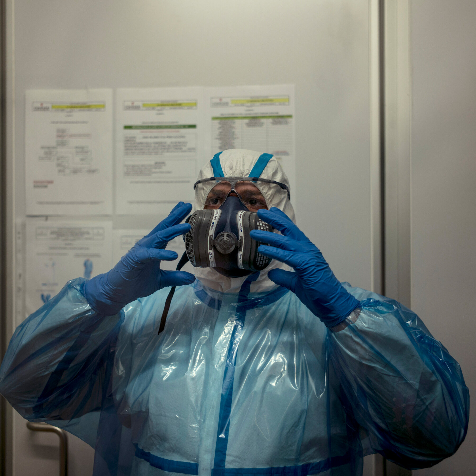 14SCI-AI-BIOWEAPONS-01b-mediumSquareAt3X