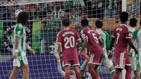 Penyerang Real Madrid tampak frustrasi setelah gagal memanfaatkan sejumlah peluang emas saat menghadapi Real Betis di Estadio Benito Villamarín.