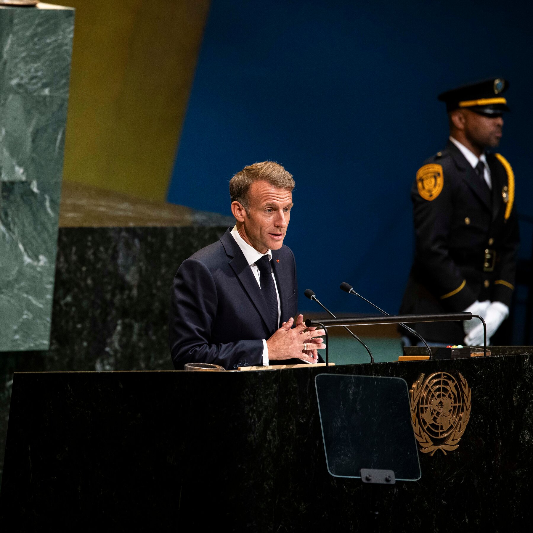 Mantan Presiden Donald Trump di podium Majelis Umum PBB, tempat ia melontarkan pernyataan kontroversial mengenai Iran.