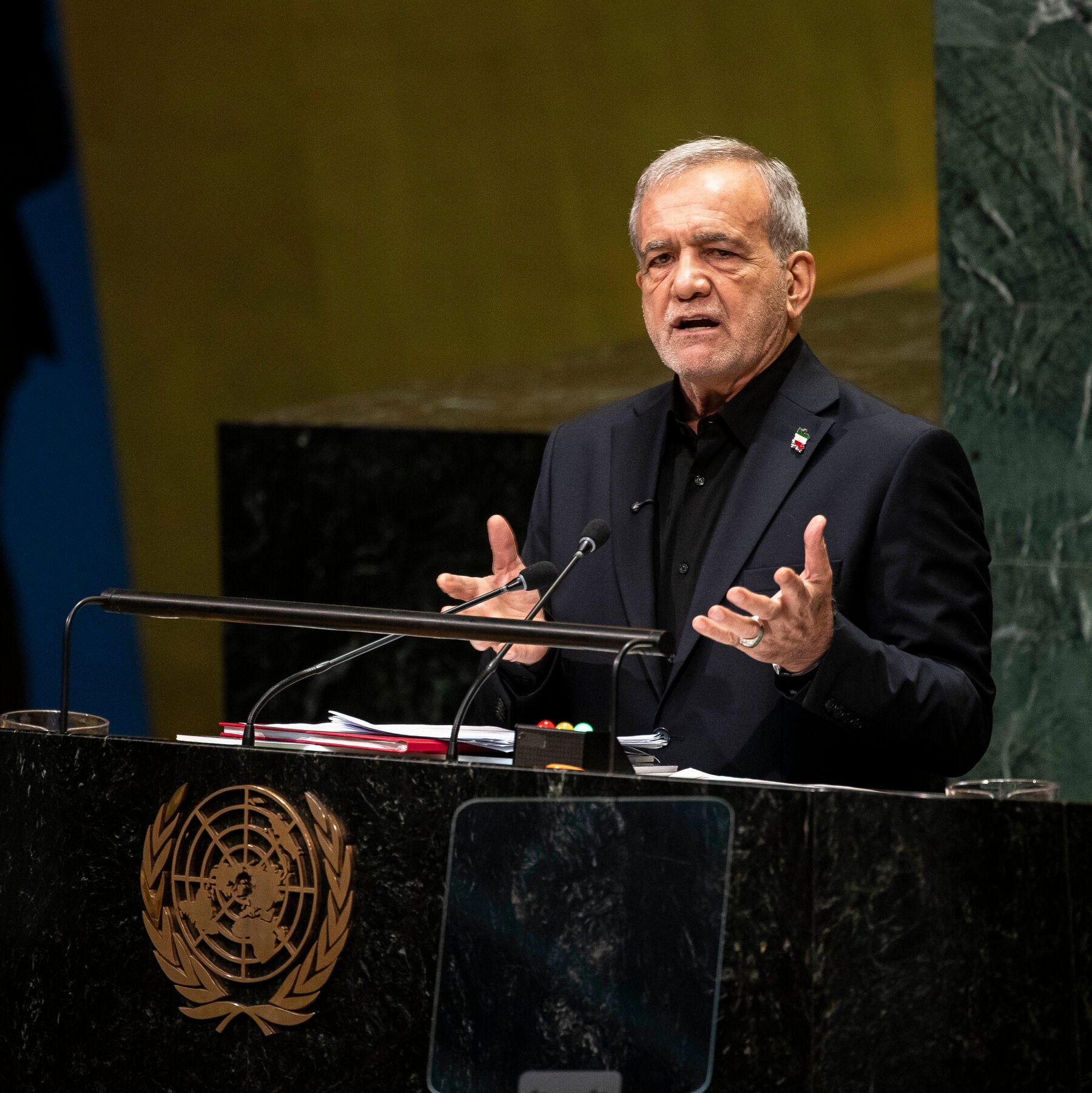 Presiden Iran Masoud Pezeshkian menyampaikan pidato menantang di Sidang Umum PBB, New York, di tengah ketegangan global dan regional terkait program nuklir dan tuduhan agresi.