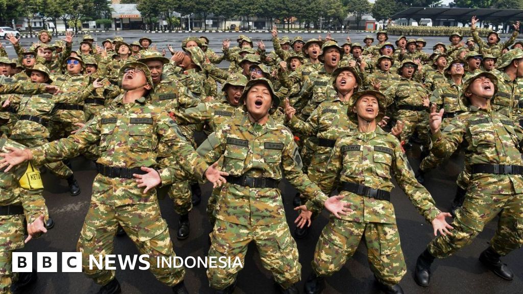Antrean para calon manajer Koperasi Desa/Kelurahan Merah Putih yang menanti kejelasan nasib di tengah ketidakpastian birokrasi.