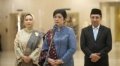 Gubernur Bank Indonesia (BI) Destry Damayanti (tengah) bersama Deputi Gubernur Senior BI Aida S. Budiman (kiri) dan Deputi Gubernur BI Solikin M. Juhro (kanan) usai pelantikan oleh Mahkamah Agung (MA) di Jakarta.