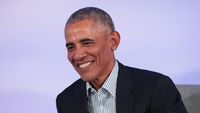 Barack Obama saat menyampaikan peringatan tentang pentingnya regulasi kecerdasan buatan demi masa depan yang aman dan etis.