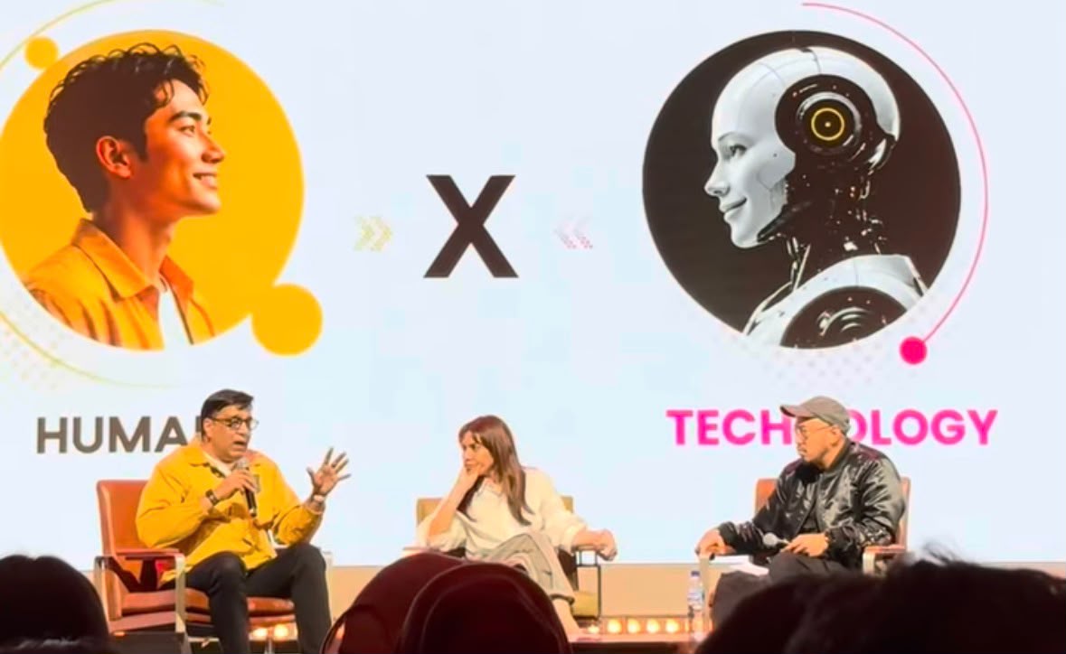 Vikram Sinha, President Director & CEO Indosat Ooredoo Hutchison, menyampaikan pandangannya tentang masa depan AI yang bertanggung jawab di panggung IdeaFest 2026.