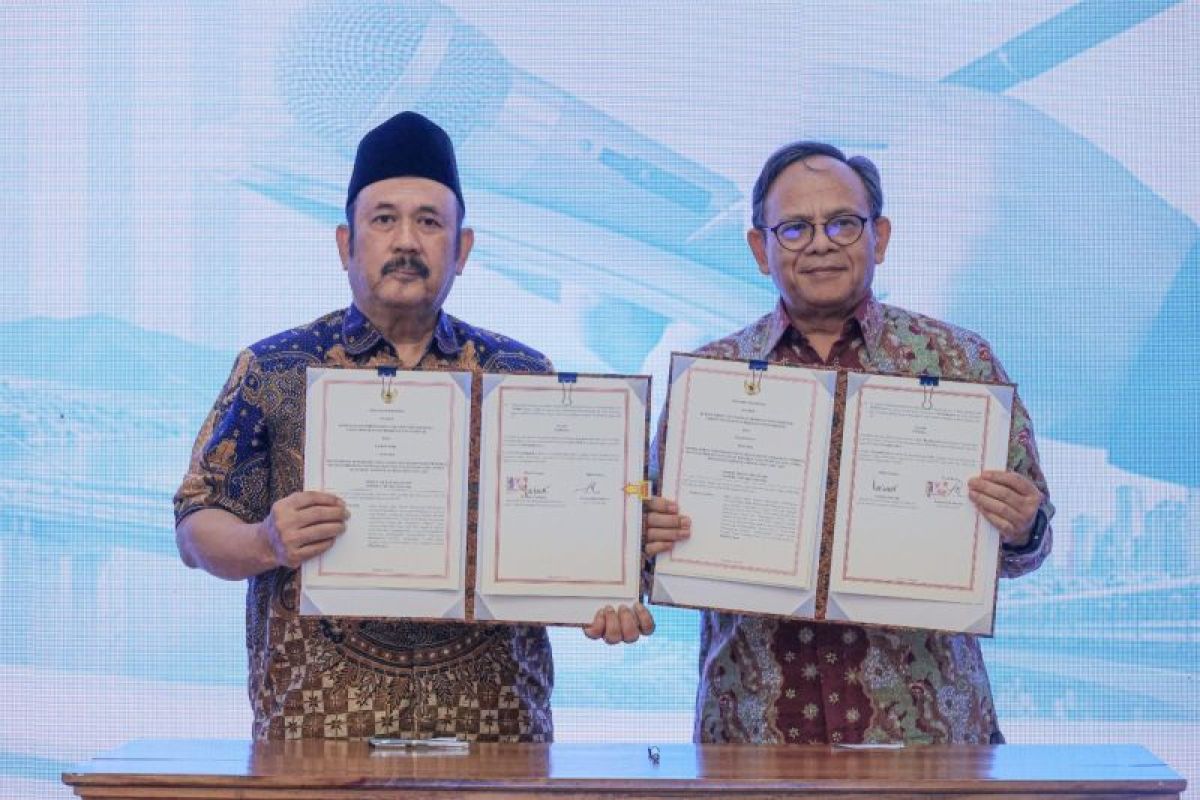 Perwakilan Kementerian PPN/Bappenas dan Dewan Pers saat menandatangani nota kesepahaman untuk penguatan ekosistem pers yang BEJO'S dalam mendukung pembangunan nasional.