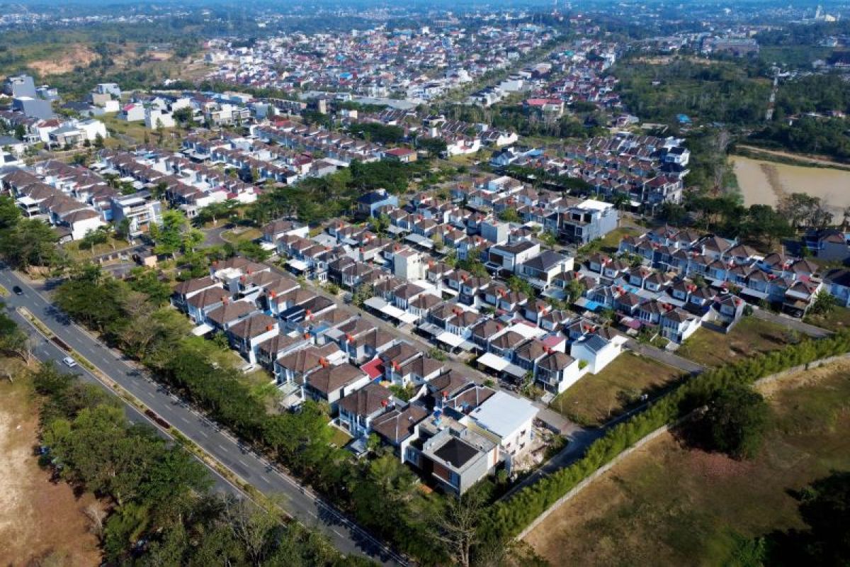 Suasana pembangunan perumahan baru di Balikpapan yang semakin diminati investor dan pembeli seiring pertumbuhan ekonomi serta dampak positif dari proyek Ibu Kota Nusantara.