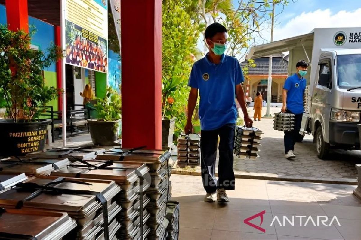 Siswa-siswi yang biasanya menerima manfaat Program Makan Bergizi Gratis kini menjalani Pembelajaran Jarak Jauh akibat kabut asap.