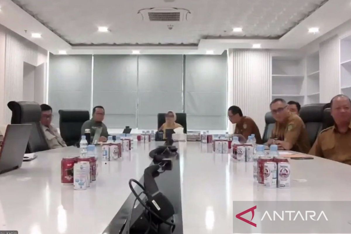 Sekda Kaltim Sri Wahyuni memimpin rapat koordinasi pematangan dokumen usulan Geopark Sangkulirang-Mangkalihat, menandakan komitmen serius Pemprov dalam pelestarian geologi dan budaya Kaltim.