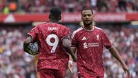Cody Gakpo dan Alexander Isak berpotensi menjadi motor serangan utama Liverpool musim ini, membawa optimisme baru bagi The Reds.