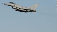 Puing-puing jet tempur Royal Air Force (RAF) Inggris setelah jatuh dan meledak saat latihan di wilayah Wales Utara. Dua pilot berhasil melontarkan diri dengan selamat.