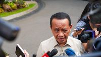 Menteri Energi dan Sumber Daya Mineral (ESDM) Bahlil Lahadalia saat menyampaikan pernyataan terkait kajian pembatasan Pertalite.