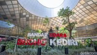 Bandara Dhoho Kediri, proyek strategis yang dibangun PT Gudang Garam Tbk, masih dalam tahap awal kontribusi terhadap pendapatan perusahaan.