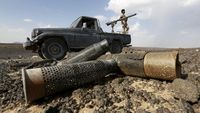 Puing-puing pasca-serangan rudal di Arab Saudi, menggarisbawahi dampak konflik Yaman terhadap keamanan regional dan warga sipil.