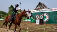 Ketua Umum KONI Pusat Marciano Norman saat meresmikan Kejuaraan Nasional Berkuda Memanah III Tahun 2026, menandai komitmen dalam pengembangan olahraga dan persiapan atlet menuju PON.