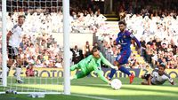 Aksi jual-beli serangan antara Fulham dan Manchester United mewarnai babak pertama yang berakhir tanpa gol di Craven Cottage.