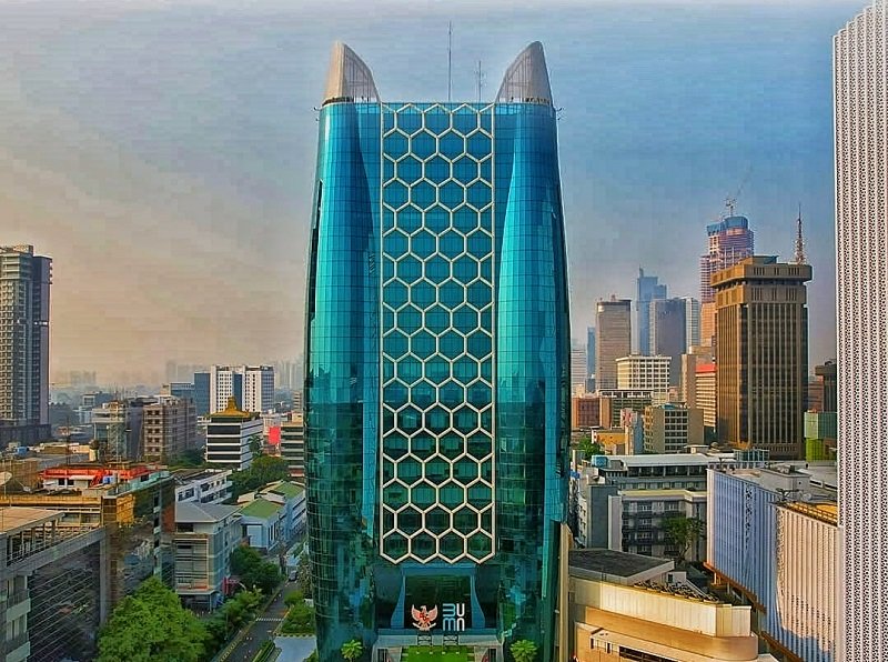 Gedung Kantor Pusat Perum Bulog, salah satu BUMN yang status Perum-nya dipertahankan pemerintah.