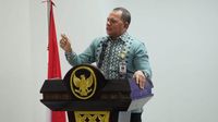 Petugas Kementerian Dalam Negeri bersama perwakilan Bank Dunia saat meninjau wilayah desa untuk penegasan batas di Sulawesi Tenggara.