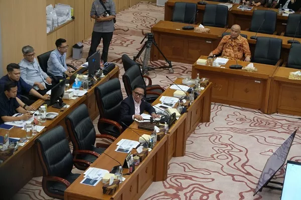Wakil Ketua Komisi XII DPR RI Bambang Haryadi memimpin Rapat Dengar Pendapat Umum (RDPU) di Kompleks Parlemen, Senayan, Jakarta. (Ilustrasi)