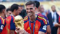 Gelandang Paris Saint-Germain dan timnas Spanyol, Fabian Ruiz, saat beraksi di lapangan hijau. Ia menargetkan penghargaan Ballon d'Or pada tahun 2026.