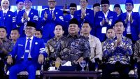 Prabowo Subianto (kiri) dan Gibran Rakabuming Raka (kanan) saat menghadiri perayaan HUT Partai Amanat Nasional (PAN) di Jakarta Convention Center (JCC).
