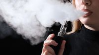 Wakil Ketua Komisi III DPR RI Ahmad Sahroni saat menyampaikan pandangannya mengenai isu kenegaraan di Jakarta. Dukungan Sahroni terhadap pelarangan total vape oleh BNN menunjukkan keseriusan pemerintah dalam melindungi generasi muda.