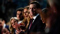 Jared Kushner (kiri), menantu dan mantan penasihat khusus Donald Trump, bersama Steve Witkoff, pengembang properti dan rekan dekat Trump, dikabarkan bertemu Presiden Rusia Vladimir Putin di Moskow untuk membahas jalan menuju perdamaian di Ukraina.