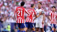 Ketegangan antara Jude Bellingham dan Cristian Romero saat pertandingan berlangsung sengit.