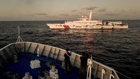 Kapal Penjaga Pantai China berpatroli di Laut China Selatan, lokasi insiden tabrakan dengan kapal Filipina. (Ilustrasi)