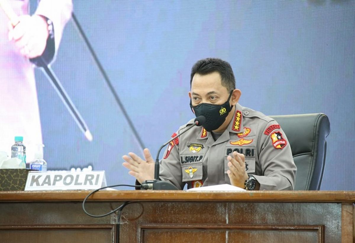 Kapolri Jenderal Listyo Sigit Prabowo saat memberikan keterangan pers terkait komitmen penegakan hukum terhadap pelaku Karhutla. Investigasi terhadap delapan perusahaan di Kalimantan dan Sumatera menunjukkan keseriusan pemerintah dalam memberantas kejahatan lingkungan.