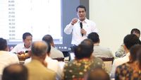 Menteri Pertanian Andi Amran Sulaiman menjelaskan strategi pemerintah untuk pengembangan industri bioetanol nasional, melibatkan sinergi BUMN dan swasta.
