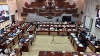 Ketua LPS Anggito Abimanyu saat menyampaikan laporan terkait kondisi penetrasi asuransi di Indonesia.