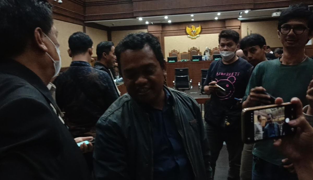 Syaiful Bahri alias 'Bajak Laut' saat memberikan kesaksian krusial di sidang kasus dugaan korupsi kuota haji di Pengadilan Tipikor Jakarta.