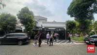 Ilustrasi petugas Komisi Pemberantasan Korupsi (KPK) saat melakukan penggeledahan dalam sebuah kasus dugaan korupsi.
