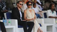 Pangeran Harry dan Meghan Markle bersama anak-anak mereka, Pangeran Archie dan Putri Lilibet, yang dilaporkan telah memindahkan sekolah di Inggris secara mendadak.
