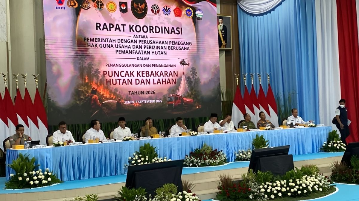 Menko Polkam Jenderal TNI (Purn.) Djamari Chaniago (tengah) memimpin Rakor Penanganan Karhutla bersama jajaran petinggi negara dan perwakilan perusahaan pemegang HGU/PBPH.