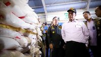 Menteri Pertanian Amran Sulaiman saat menyampaikan pernyataan terkait upaya memberantas penyelundupan beras ilegal yang merugikan petani nasional.